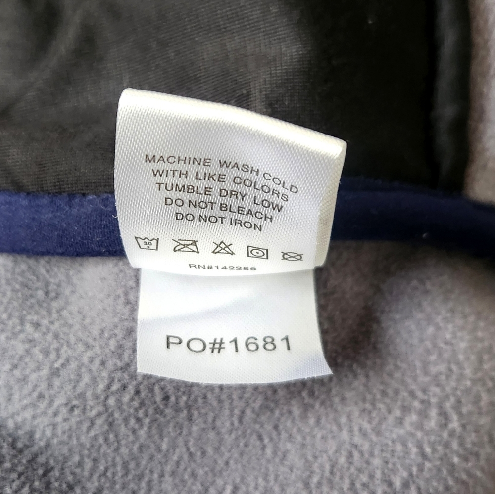 Figs Scrubs Selwyn Sherpa Jacket On-Shift Size Medium Heavy soft warm Full Zip - Picture 11 of 13